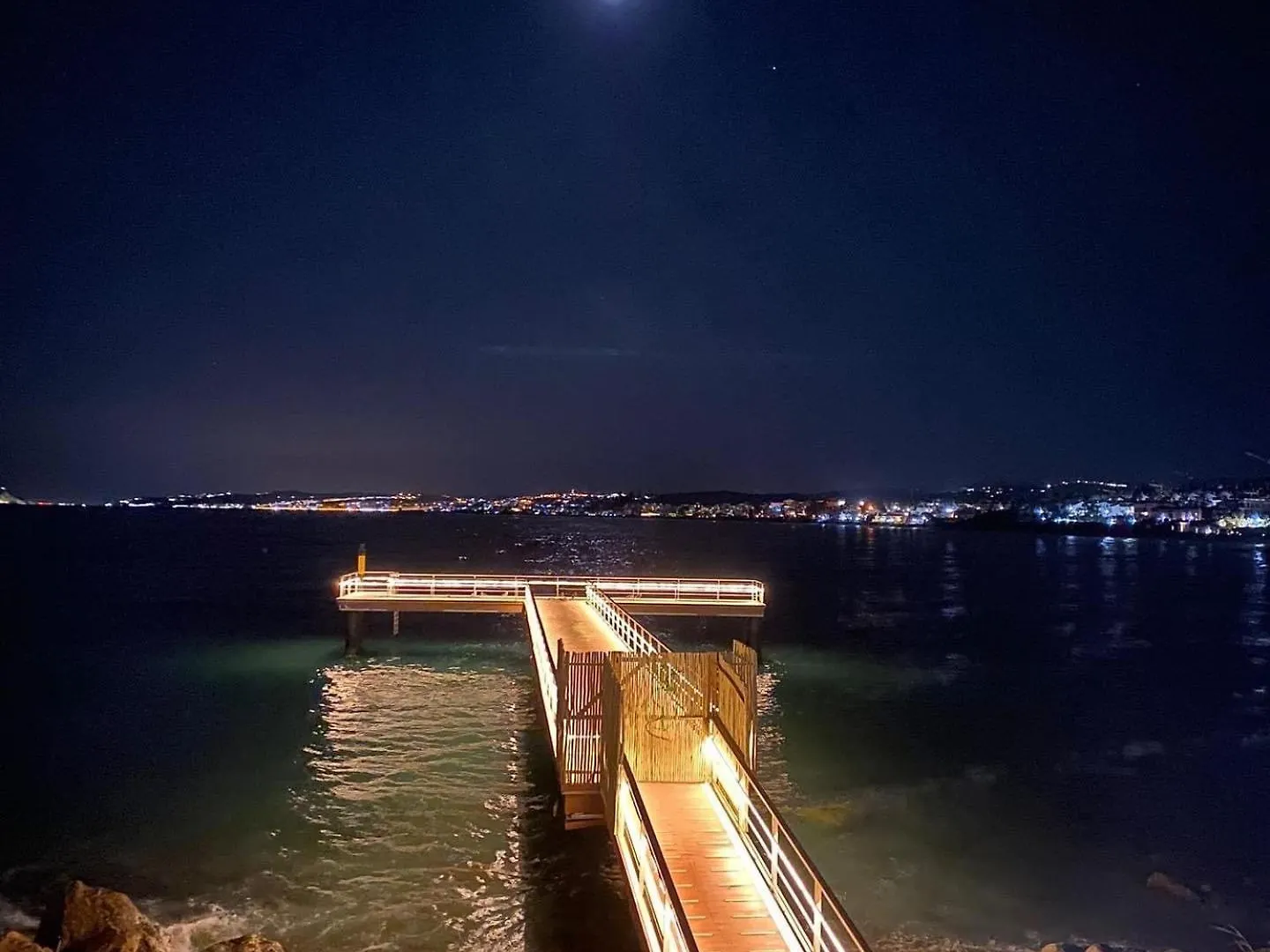 דירה אסטפונה On The Beach - Penthouse On The Mediterranean